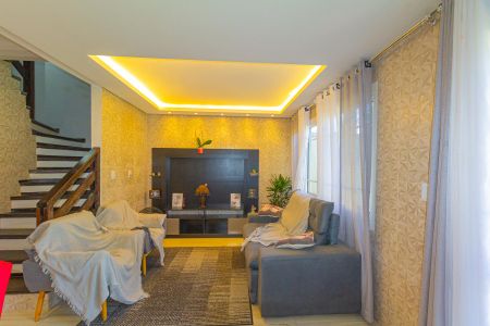 Casa à venda com 148m², 4 quartos e 2 vagas Casa à venda com 148m², 4 quartos e 2 vagasSala