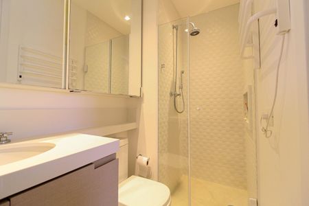 Apartamento para alugar com 75m², 2 quartos e 2 vagas Apartamento para alugar com 75m², 2 quartos e 2 vagasBanheiro da Suíte 1