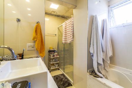 Apartamento à venda com 151m², 3 quartos e 2 vagas Apartamento à venda com 151m², 3 quartos e 2 vagasBanheiro da Suíte 1
