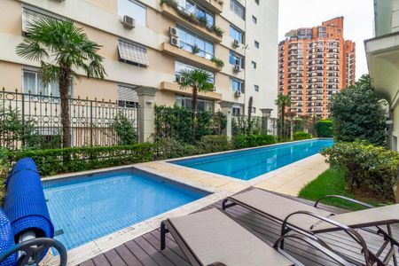 Apartamento à venda com 151m², 3 quartos e 2 vagas Apartamento à venda com 151m², 3 quartos e 2 vagasÁrea comum - Piscina