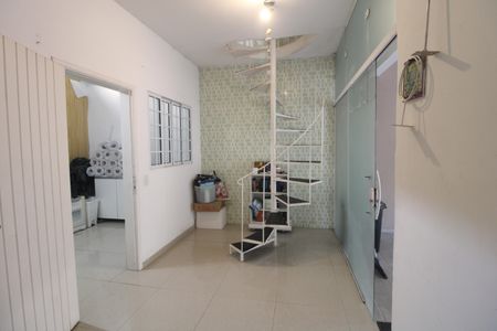 Casa de condomínio à venda com 180m², 3 quartos e 3 vagasHall