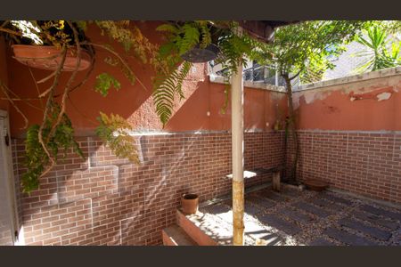 Casa à venda com 155m², 5 quartos e 2 vagasQuintal