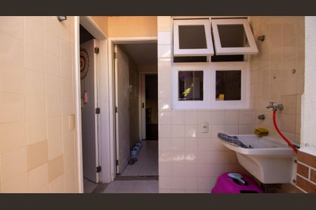 Casa à venda com 155m², 5 quartos e 2 vagasCozinha e Área de Serviço