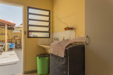 Casa à venda com 177m², 3 quartos e 1 vagaÁrea de Serviço