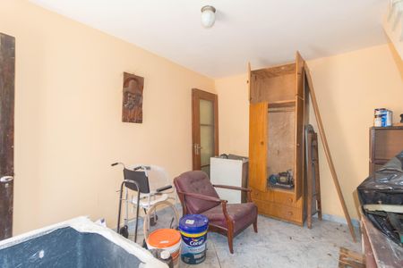 Casa à venda com 138m², 4 quartos e 2 vagas Casa à venda com 138m², 4 quartos e 2 vagasEdícula - Sala