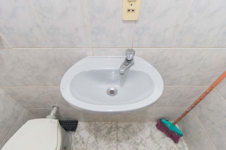 Casa à venda com 138m², 4 quartos e 2 vagas Casa à venda com 138m², 4 quartos e 2 vagasEdícula - Banheiro