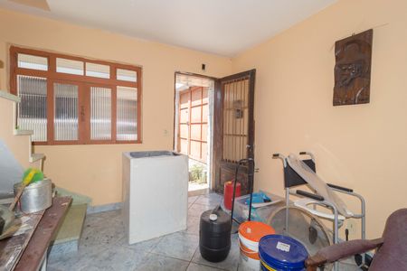 Casa à venda com 138m², 4 quartos e 2 vagas Casa à venda com 138m², 4 quartos e 2 vagasEdícula - Sala