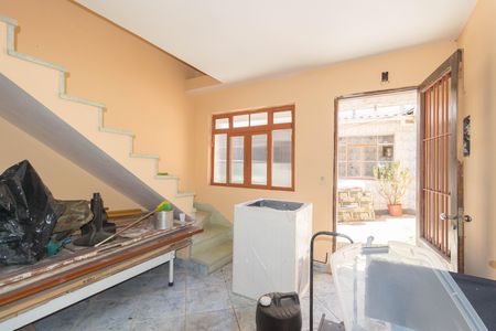 Casa à venda com 138m², 4 quartos e 2 vagas Casa à venda com 138m², 4 quartos e 2 vagasEdícula - Sala