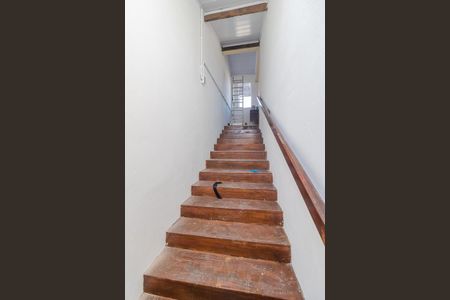 Casa para alugar com 100m², 2 quartos e 2 vagas Casa para alugar com 100m², 2 quartos e 2 vagasEscada