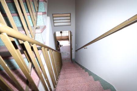 Casa para alugar com 150m², 2 quartos e 1 vagaEscada de acesso