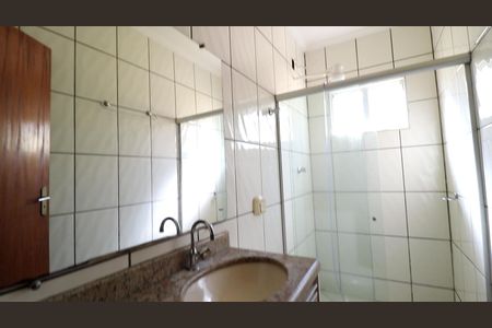 Casa para alugar com 172m², 3 quartos e 2 vagasBanheiro Social