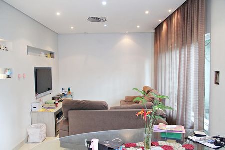 Casa para alugar com 180m², 3 quartos e 2 vagasSala