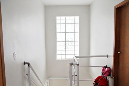 Casa para alugar com 180m², 3 quartos e 2 vagasEscada acesso aos Quartos