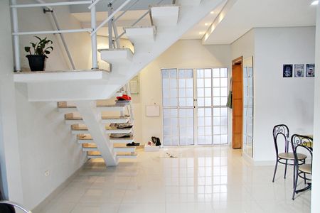 Casa para alugar com 180m², 3 quartos e 2 vagasSala