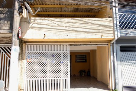 Casa à venda com 164m², 3 quartos e 2 vagas Casa à venda com 164m², 3 quartos e 2 vagasFachada