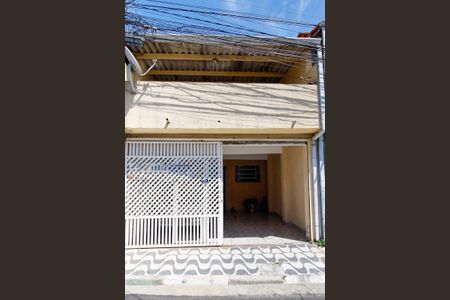 Casa à venda com 164m², 3 quartos e 2 vagas Casa à venda com 164m², 3 quartos e 2 vagasFachada