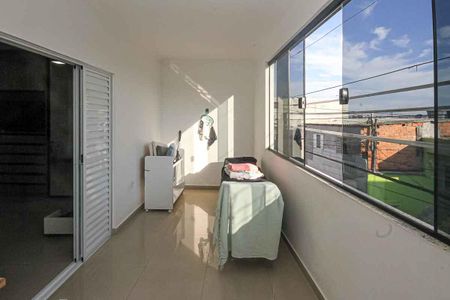 Casa à venda com 100m², 3 quartos e 2 vagas Casa à venda com 100m², 3 quartos e 2 vagasVaranda Quarto 01