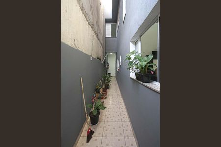 Casa à venda com 100m², 3 quartos e 2 vagas Casa à venda com 100m², 3 quartos e 2 vagasCorredor