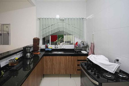 Casa à venda com 100m², 3 quartos e 2 vagas Casa à venda com 100m², 3 quartos e 2 vagasCozinha