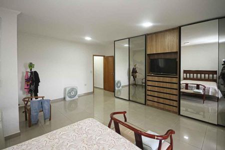 Casa à venda com 100m², 3 quartos e 2 vagas Casa à venda com 100m², 3 quartos e 2 vagasQuarto 01