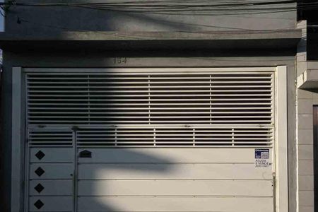 Casa à venda com 100m², 3 quartos e 2 vagas Casa à venda com 100m², 3 quartos e 2 vagasFachada