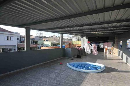 Casa à venda com 100m², 3 quartos e 2 vagas Casa à venda com 100m², 3 quartos e 2 vagasTerraço