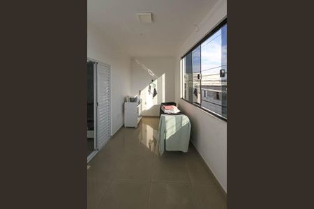 Casa à venda com 100m², 3 quartos e 2 vagas Casa à venda com 100m², 3 quartos e 2 vagasVaranda Quarto 01