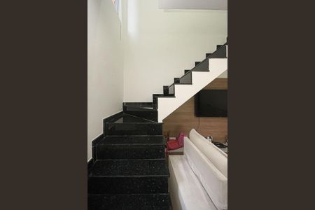 Casa à venda com 100m², 3 quartos e 2 vagas Casa à venda com 100m², 3 quartos e 2 vagasescada