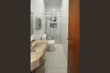 Casa à venda com 100m², 3 quartos e 2 vagas Casa à venda com 100m², 3 quartos e 2 vagasBanheiro Social 2