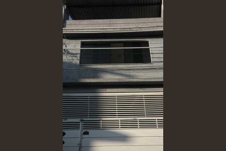 Casa à venda com 100m², 3 quartos e 2 vagas Casa à venda com 100m², 3 quartos e 2 vagasFachada