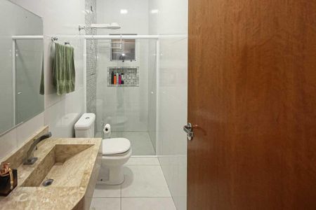 Casa à venda com 100m², 3 quartos e 2 vagas Casa à venda com 100m², 3 quartos e 2 vagasBanheiro Social 2