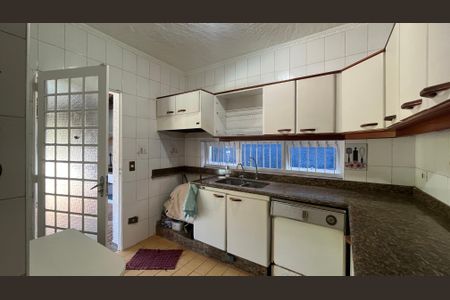 Casa à venda com 675m², 4 quartos e 6 vagas