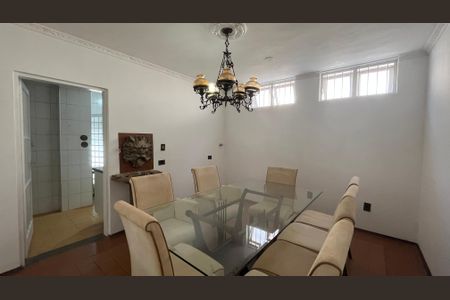 Casa à venda com 675m², 4 quartos e 6 vagas