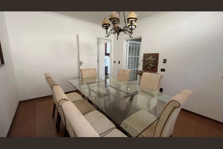 Casa à venda com 675m², 4 quartos e 6 vagas