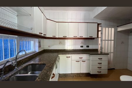 Casa à venda com 675m², 4 quartos e 6 vagas