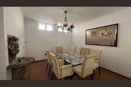 Casa à venda com 675m², 4 quartos e 6 vagas