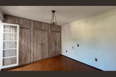 Casa à venda com 675m², 4 quartos e 6 vagas