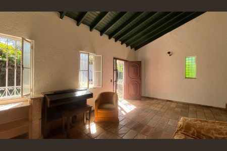 Casa à venda com 675m², 4 quartos e 6 vagas