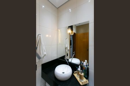 Casa à venda com 200m², 3 quartos e 4 vagasBanheiro da Suíte 1