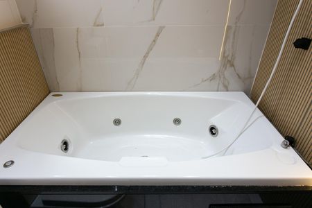 Casa à venda com 200m², 3 quartos e 4 vagasBanheiro da Suíte 1 - Banheira