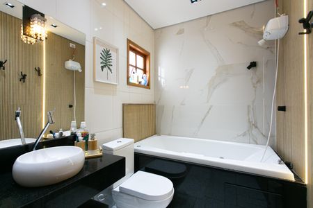 Casa à venda com 200m², 3 quartos e 4 vagasBanheiro da Suíte 1