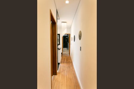 Casa à venda com 200m², 3 quartos e 4 vagasCorredor dos Quartos