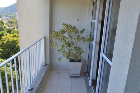 Apartamento à venda com 78m², 2 quartos e 1 vagaVaranda