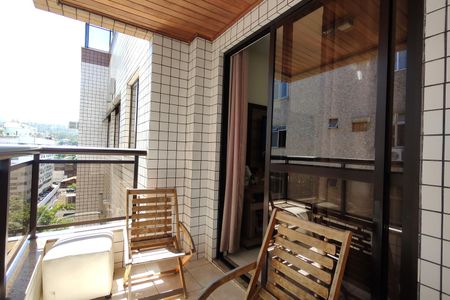 Apartamento à venda com 149m², 4 quartos e 2 vagasVaranda