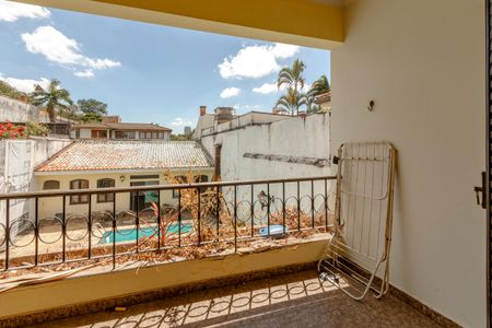 Casa à venda com 550m², 5 quartos e 4 vagas Casa à venda com 550m², 5 quartos e 4 vagasVaranda da Suíte 1