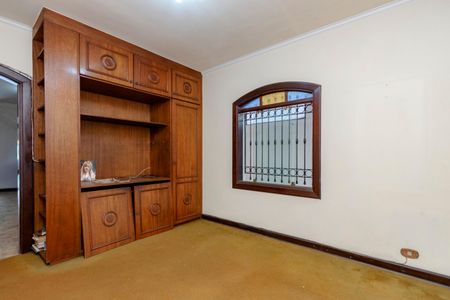 Casa à venda com 550m², 5 quartos e 4 vagas Casa à venda com 550m², 5 quartos e 4 vagasQuarto