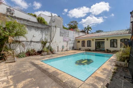 Casa à venda com 550m², 5 quartos e 4 vagas Casa à venda com 550m², 5 quartos e 4 vagasPiscina