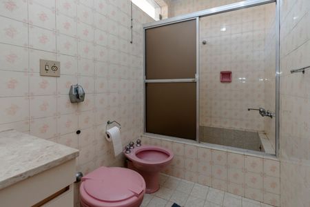 Casa à venda com 550m², 5 quartos e 4 vagas Casa à venda com 550m², 5 quartos e 4 vagasBanheiro da Suíte 1