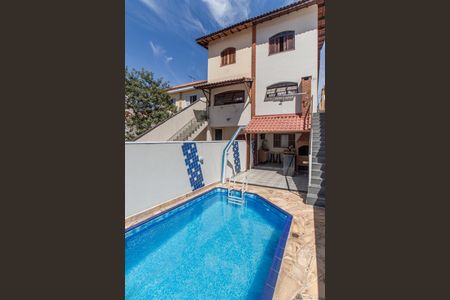 Casa à venda com 182m², 4 quartos e 5 vagasÁrea Gourmet e Piscna