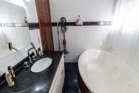 Casa à venda com 182m², 4 quartos e 5 vagasBanheiro da Suíte